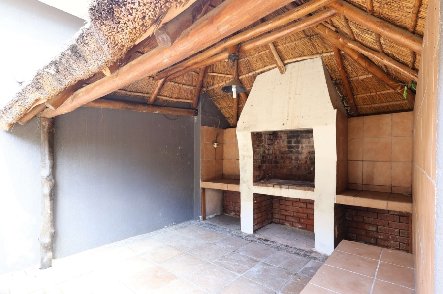 4 Bedroom Property for Sale in Klein Drakenstein Western Cape